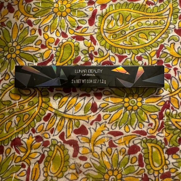 NIB: Lunar Beauty Lip Pencil Duo• Doodle & Blushing - Picture 1 of 3